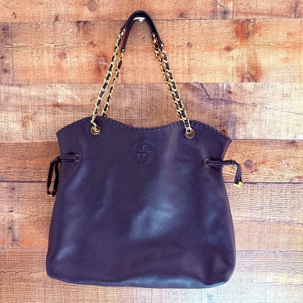 Tory Burch Marion East West in Black Pebbled Leather Bag